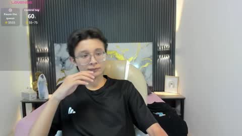 santiago_russo18 online show from November 16, 2:03 am