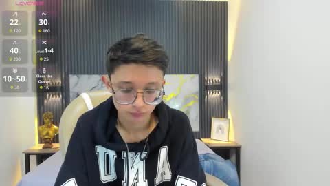 santiago_russo18 online show from September 22, 1:43 pm