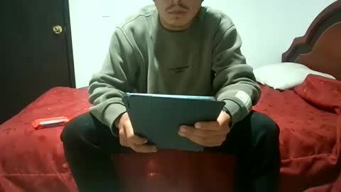 santiagolover1324 online show from November 10, 4:17 am