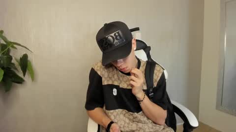 Julius Novachrono  online show from October 1, 7:29 pm