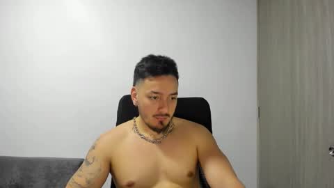 santiduque11 online show from September 17, 2:45 am