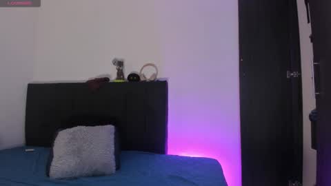 santi online show from February 6, 3:25 am