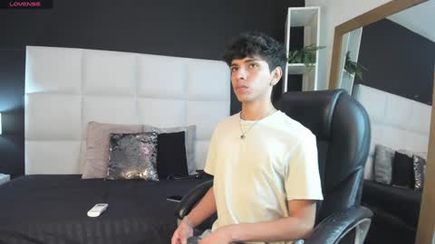 Santiago Carrington online show from December 13, 9:52 pm