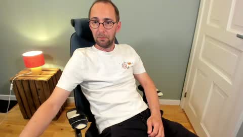 ScientistAfterDark online show from July 25, 4:26 pm
