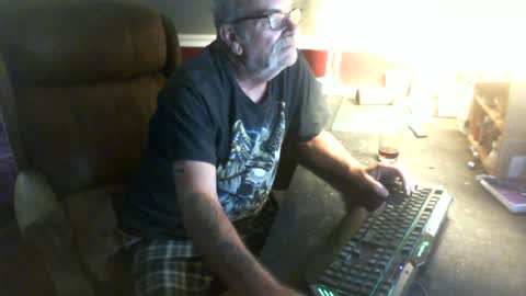scotsman_62 online show from July 26, 7:49 am