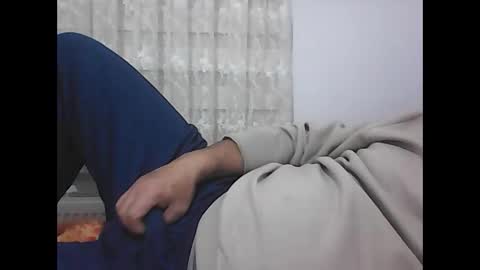 Snapshot of screw2 chatting on December 10, 7:32 pm Evren online show from December 10, 7:32 pm