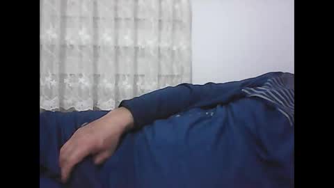 Snapshot of screw2 chatting on December 23, 8:25 pm Evren online show from December 23, 8:25 pm