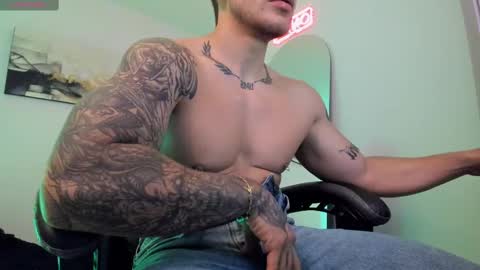 Snapshot of sebastianortizm chatting on January 29, 11:46 pm Lucian Sinclair online show from January 29, 11:46 pm