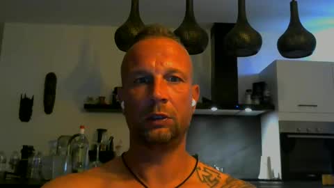 sence08 online show from May 31, 5:12 pm