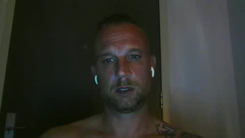 sence08 online show from November 10, 3:44 am