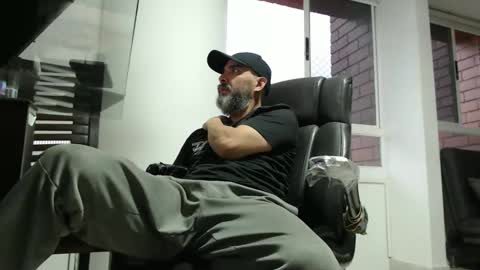 hetero serio discreto online show from April 7, 10:54 pm