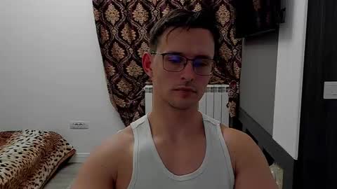 Snapshot of sexxymuscles4u chatting on February 14, 3:05 pm Sexxymuscles4U online show from February 14, 3:05 pm