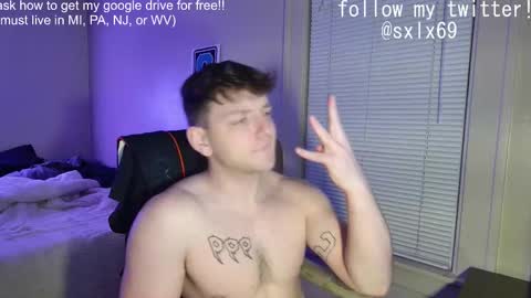 Snapshot of sexylax69 chatting on March 7, 1:31 am sexylax69 online show from March 7, 1:31 am