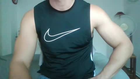 Snapshot of sexyyphilip chatting on January 3, 8:32 pm sexyyphilip online show from January 3, 8:32 pm