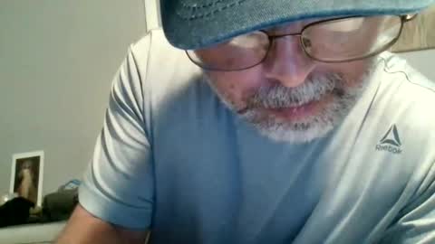 Snapshot of shakeyman889 chatting on December 10, 7:22 pm shakeyman889 online show from December 10, 7:22 pm