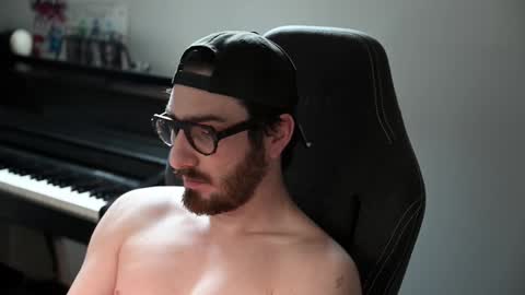 frenchy boy online show from February 8, 8:20 am