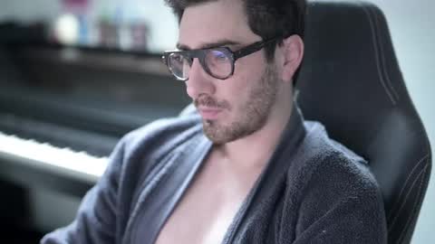 frenchy boy online show from December 20, 9:05 am