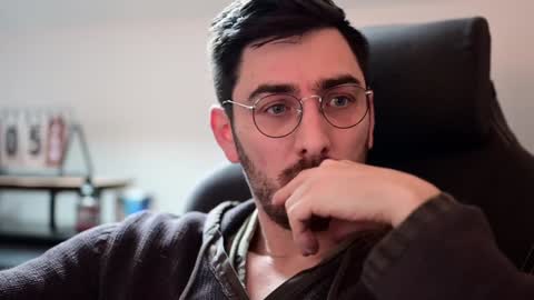 frenchy boy online show from December 9, 1:04 pm