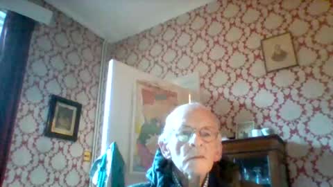 shapelyhelm1 online show from November 24, 10:16 am