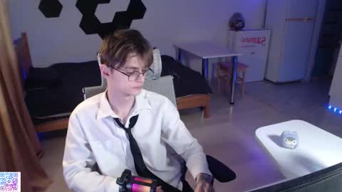 shiromy_ online show from November 23, 10:43 pm