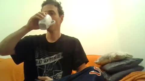 showherenow online show from February 8, 6:41 am