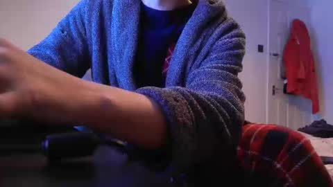 Snapshot of shyboy0533 chatting on October 20, 6:01 pm shyboy0533 online show from October 20, 6:01 pm