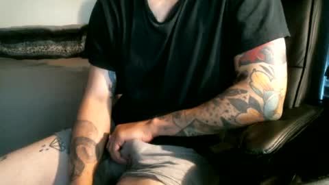 shyboyhugecum2020 online show from June 28, 9:43 pm