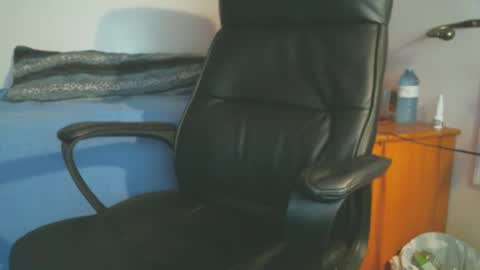 shyboyhugecum2020 online show from October 7, 2:48 am