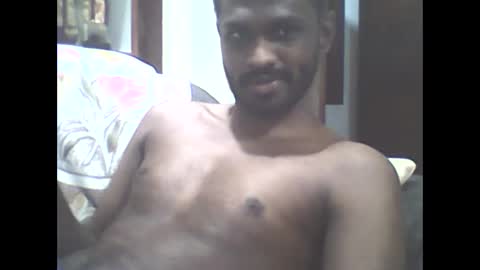 Snapshot of singletamilblackboy chatting on January 25, 5:08 pm singletamilblackboy online show from January 25, 5:08 pm