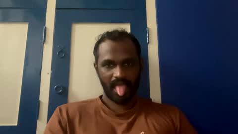 Snapshot of singletamilblackboy chatting on February 13, 11:17 am singletamilblackboy online show from February 13, 11:17 am