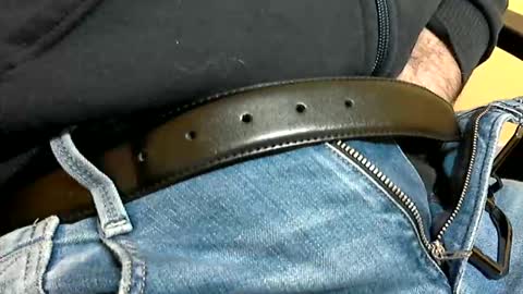 Snapshot of sinthesi chatting on December 8, 6:43 am Alex online show from December 8, 6:43 am