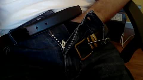 Snapshot of sinthesi chatting on September 19, 12:27 pm Alex online show from September 19, 12:27 pm