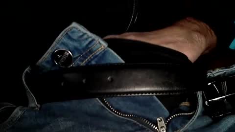 Snapshot of sinthesi chatting on December 30, 6:42 am Alex online show from December 30, 6:42 am