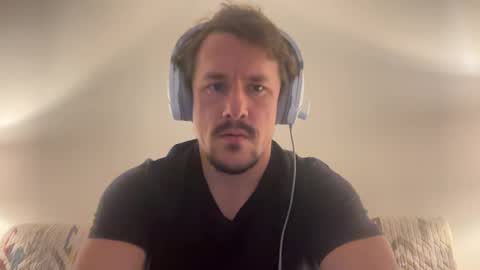 Snapshot of sirbubblesworth chatting on January 18, 2:29 am sirbubblesworth online show from January 18, 2:29 am