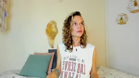 Sirphi Grant online show from October 19, 1:58 pm