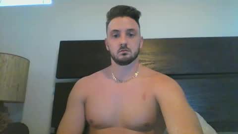 skinnyguylongdick1 online show from January 19, 12:28 am