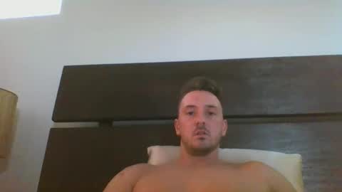 skinnyguylongdick1 online show from October 1, 12:03 am