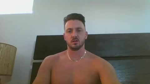 skinnyguylongdick1 online show from February 18, 12:04 am