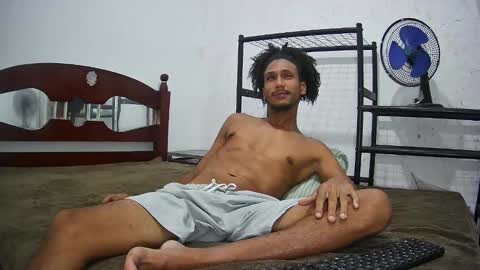 Snapshot of skinnylatinman chatting on September 30, 9:40 pm Skinny Latin Man online show from September 30, 9:40 pm