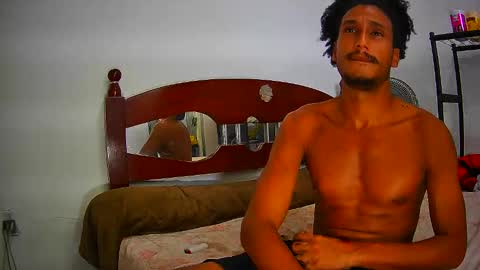 Snapshot of skinnylatinman chatting on February 17, 4:04 pm Skinny Latin Man online show from February 17, 4:04 pm