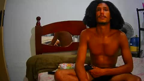 Snapshot of skinnylatinman chatting on February 15, 1:33 am Skinny Latin Man online show from February 15, 1:33 am