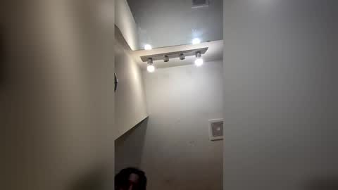 skinnypackk online show from April 19, 12:37 pm