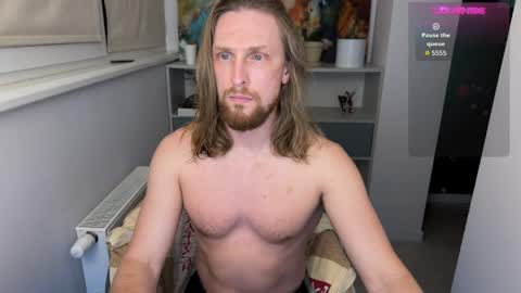 sky_guy25 online show from April 3, 8:38 pm