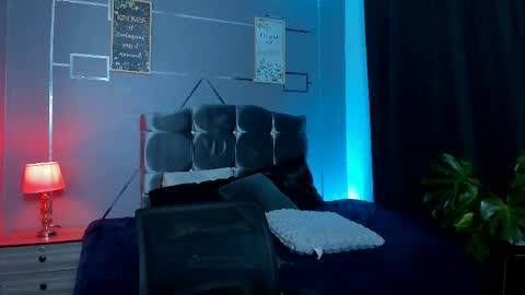 Snapshot of sky_jules chatting on October 18, 3:44 am Daniel online show from October 18, 3:44 am
