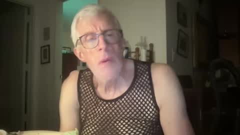 slampiggg online show from October 8, 5:01 am