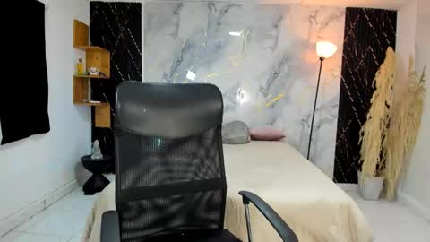 slim_master12 online show from May 5, 11:27 pm