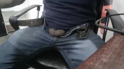 Snapshot of slimjimorange9 chatting on October 3, 7:19 pm slimjimorange9 online show from October 3, 7:19 pm