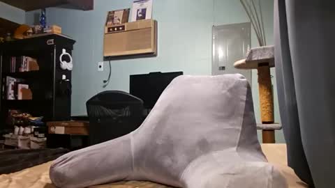 Snackyyyy online show from April 15, 10:43 pm