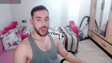 luis online show from February 24, 10:21 pm