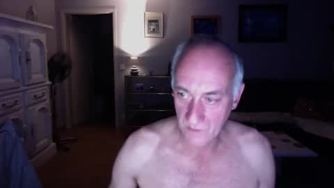 sscroli23 online show from December 16, 8:38 pm